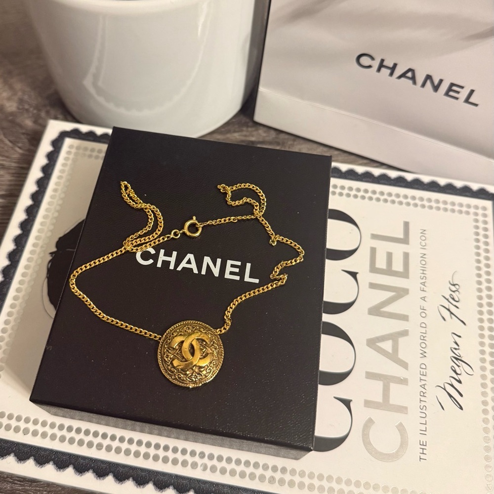 CHANEL Gold Necklace with Logo Pendant - Picture 5 of 11